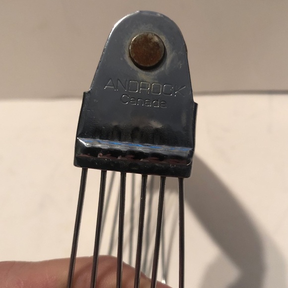 Vintage pastry dough cutters to cut lard into flour for that perfect pie. - Picture 5 of 9